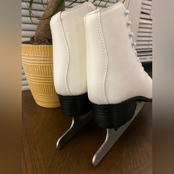 American Athletic Shoe Women's Tricot Lined Ice Skates - Picture 5 of 10